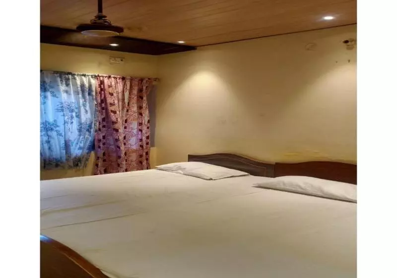 ホテル New Sarnath Guest House