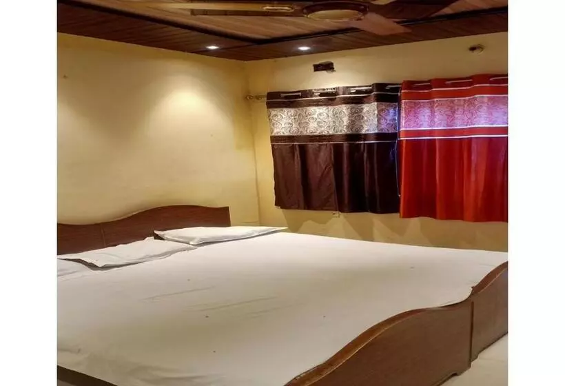 ホテル New Sarnath Guest House