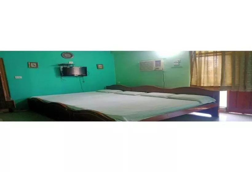 ホテル New Sarnath Guest House
