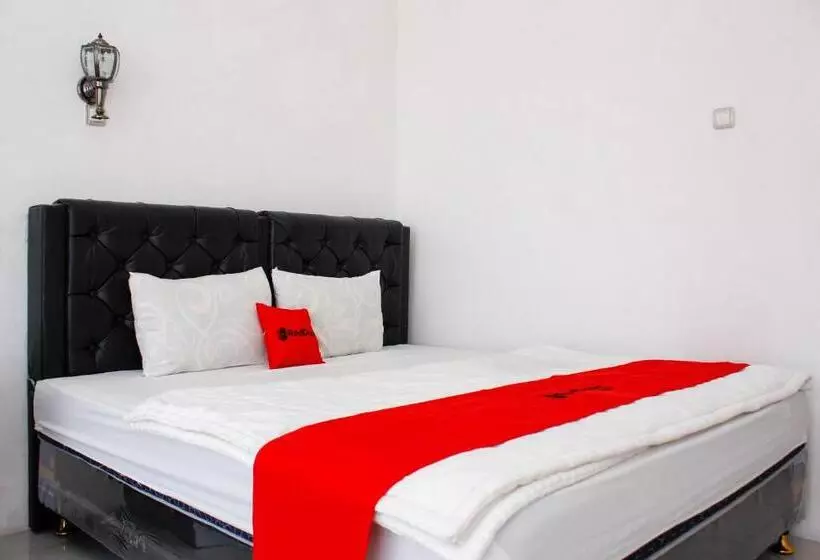 ホテル Reddoorz Syariah Near Kawasan Wisata Gunung Prau Dieng
