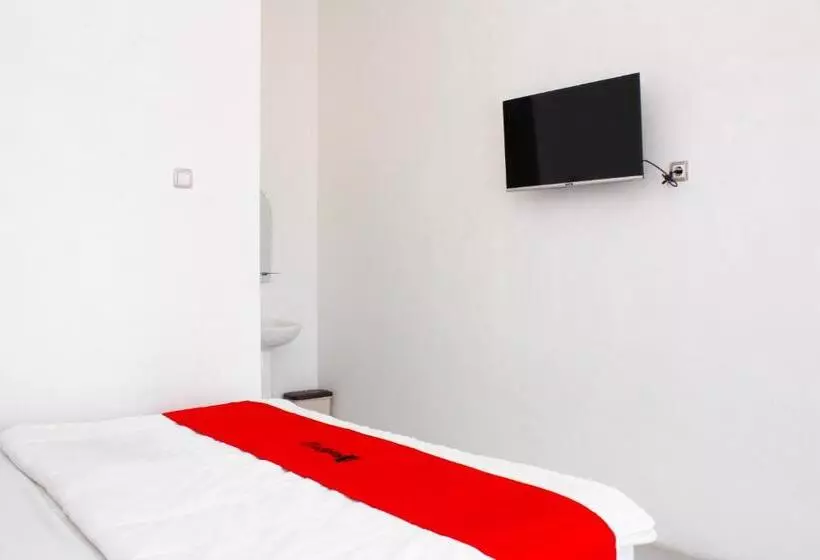 ホテル Reddoorz Syariah Near Kawasan Wisata Gunung Prau Dieng