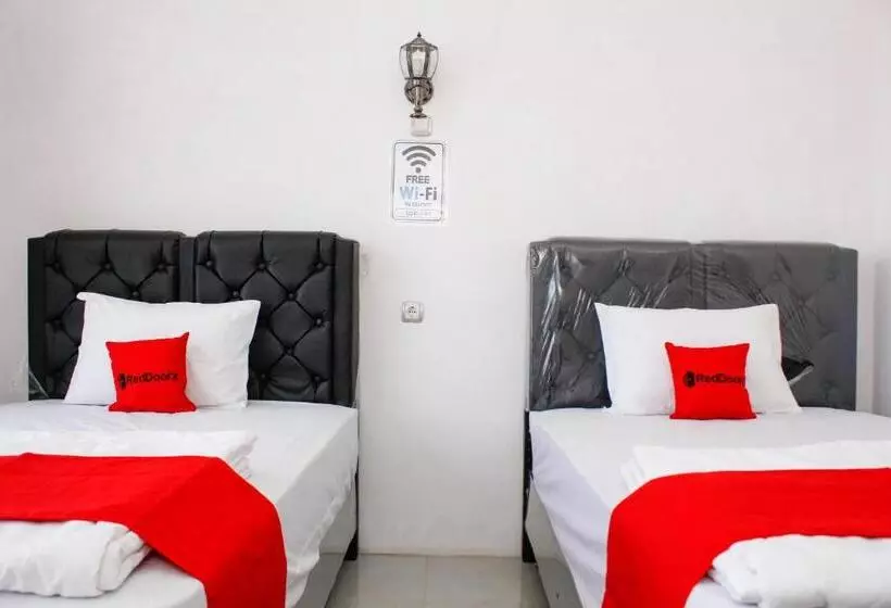 ホテル Reddoorz Syariah Near Kawasan Wisata Gunung Prau Dieng