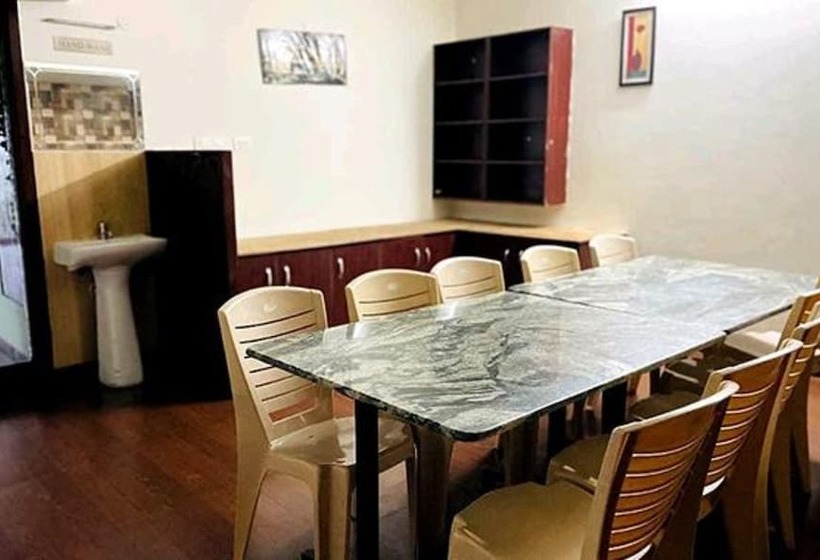 Fabhotel Sri Guhan Eiite