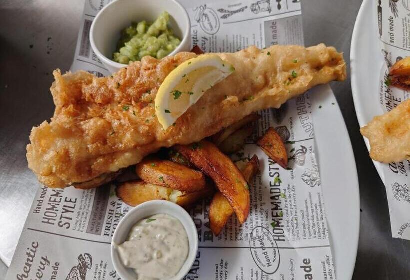 בית מלון כפרי The Queen Vic