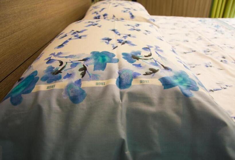 تختخواب و صبحانه Alma Megaris