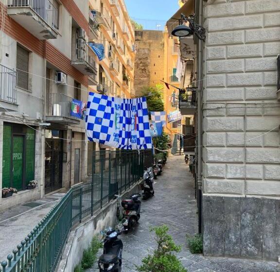 تختخواب و صبحانه Alma Megaris