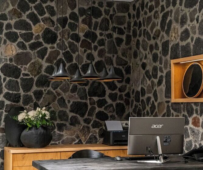 فندق Arotron Santorini