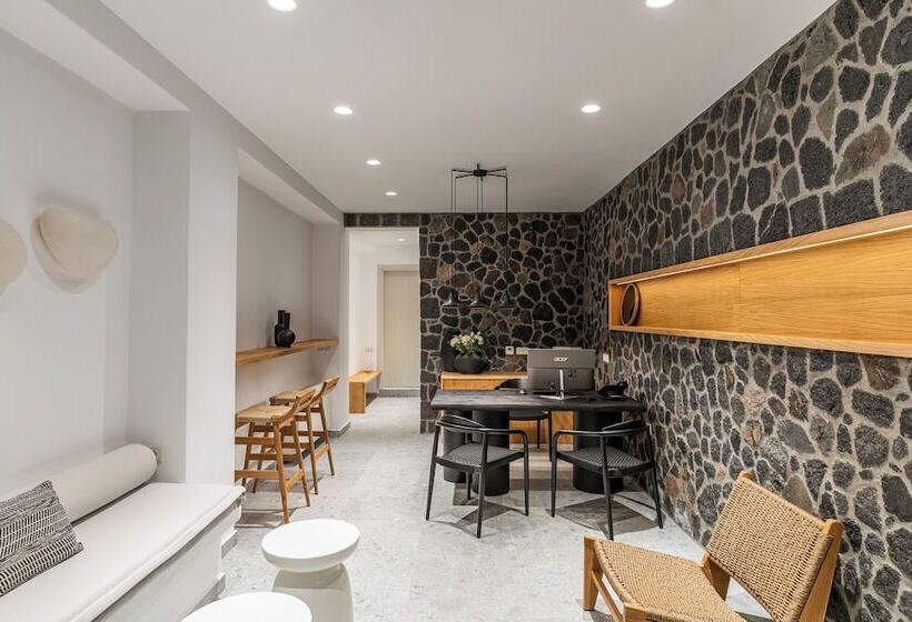 فندق Arotron Santorini