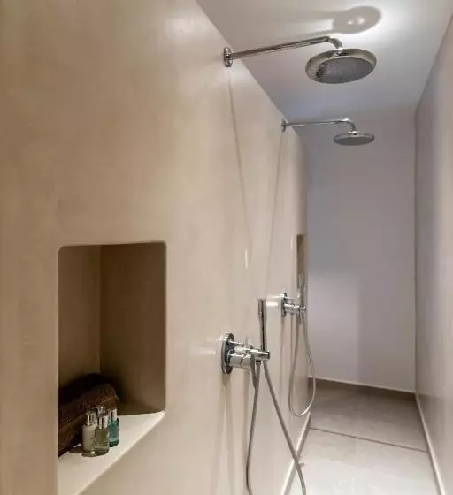 Hotelli Arotron Santorini