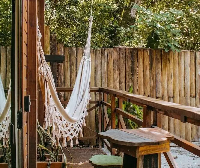 Hotelli Bossa Beach House
