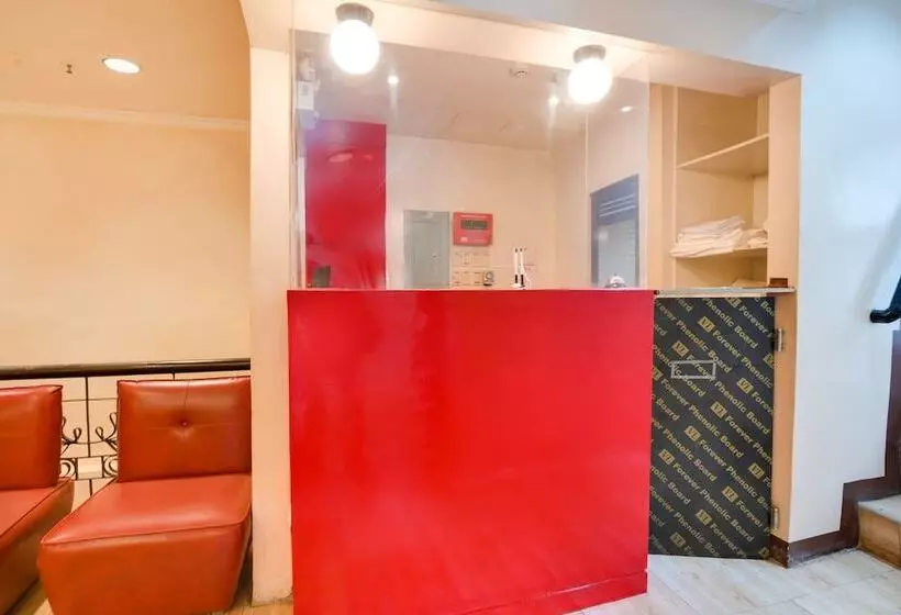ホテル Fb Suites By Oyo
