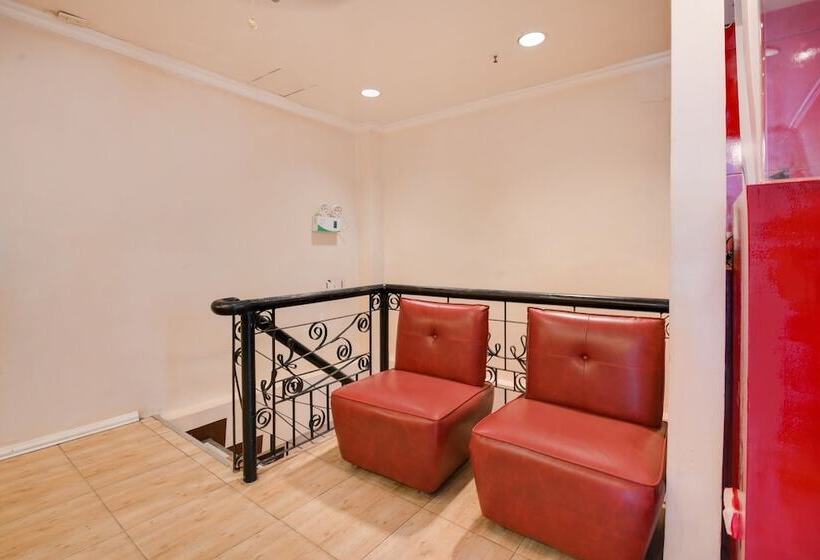 ホテル Fb Suites By Oyo