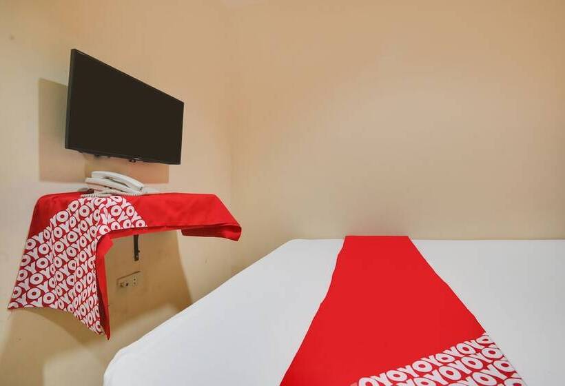 ホテル Fb Suites By Oyo