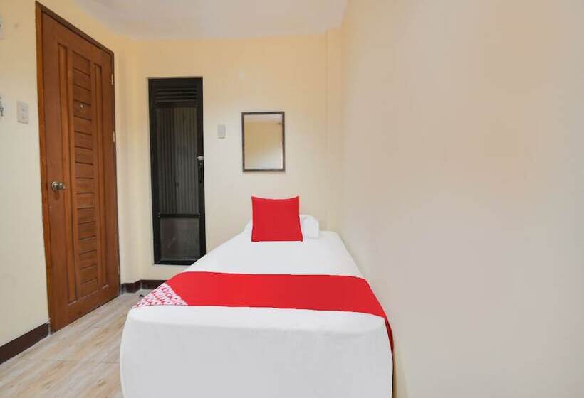 ホテル Fb Suites By Oyo