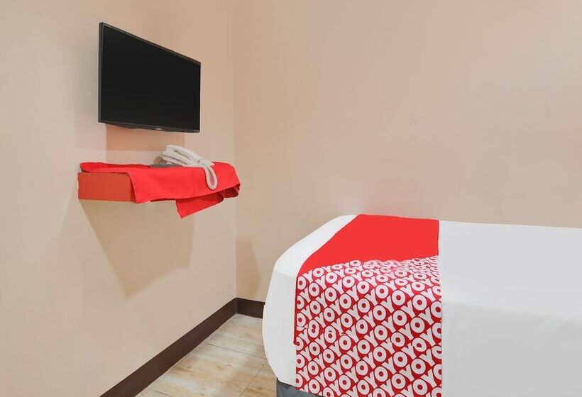 ホテル Fb Suites By Oyo