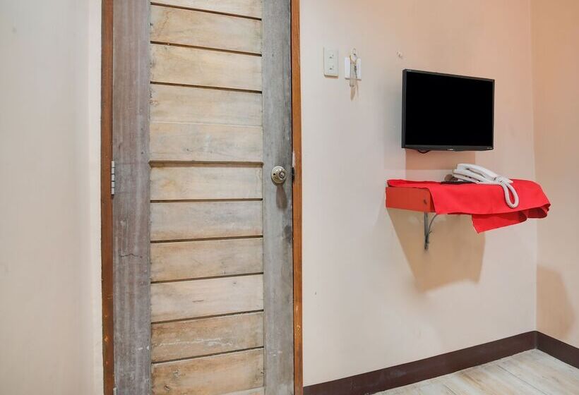 ホテル Fb Suites By Oyo