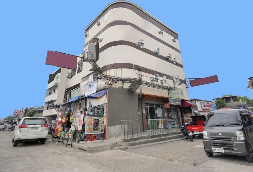 ホテル Fb Suites By Oyo