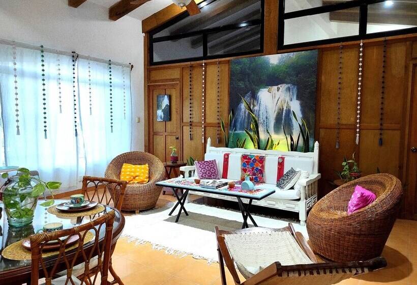 فندق Folklorsuites