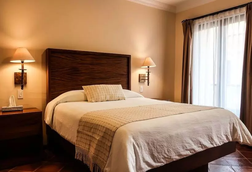 Hotelli Paseo Santiago