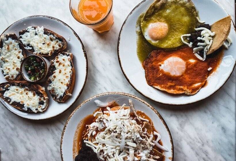 Отель Paseo Santiago