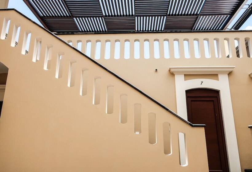 Отель Paseo Santiago