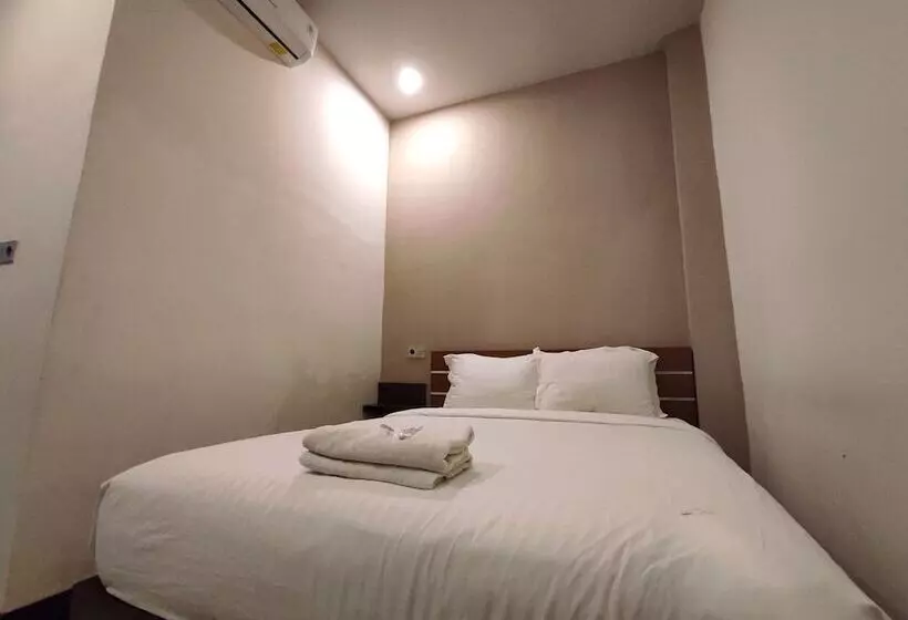 ホテル Subur By Oyo