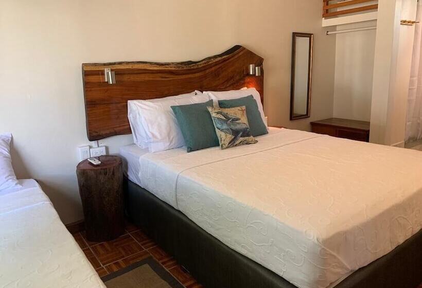 בית מלון כפרי The Bounty Boutique Bohemian