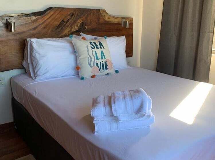 בית מלון כפרי The Bounty Boutique Bohemian