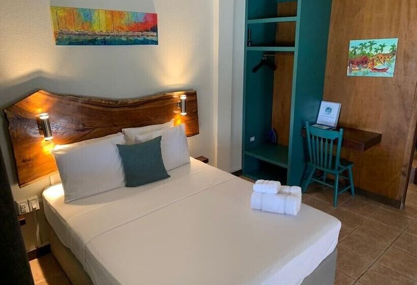 בית מלון כפרי The Bounty Boutique Bohemian