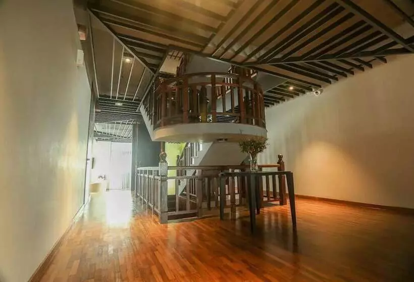 هتل Victoria Court Suites