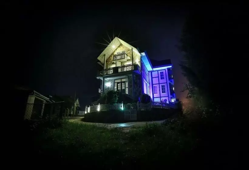 هتل Victoria Court Suites