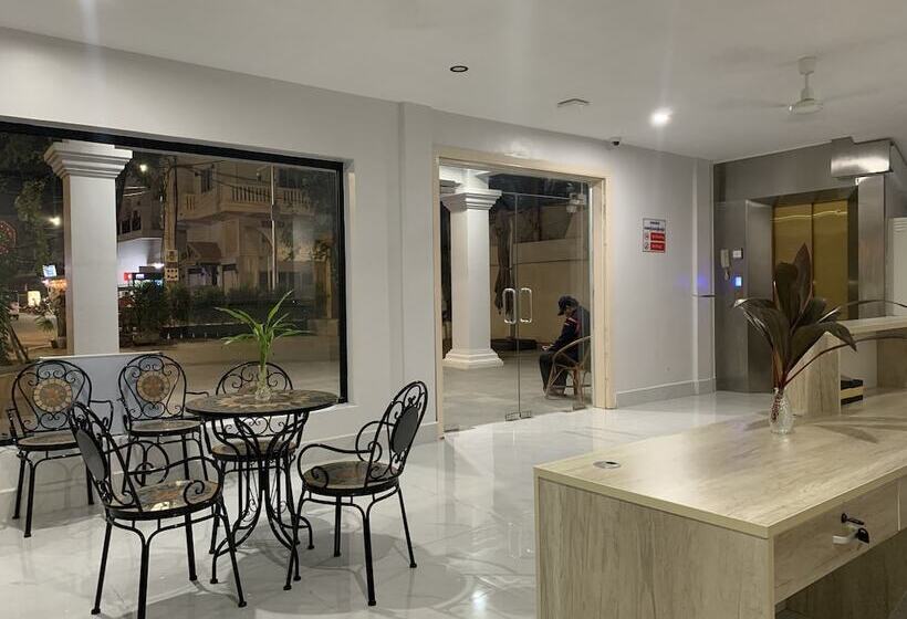 Nicos Hotel And Sky Bar