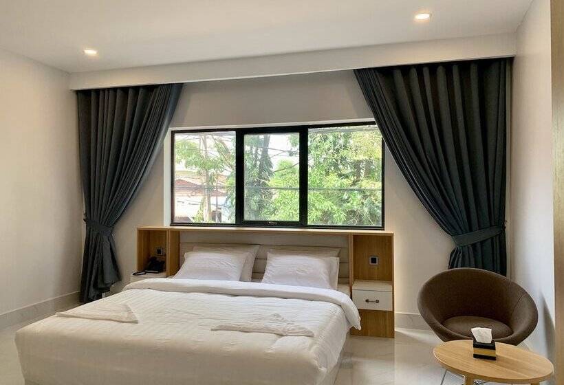 Nicos Hotel And Sky Bar