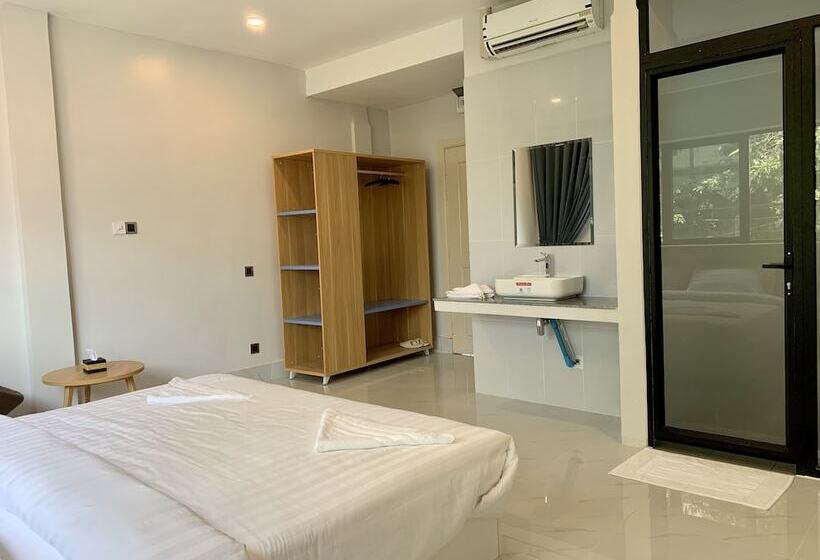 Nicos Hotel And Sky Bar