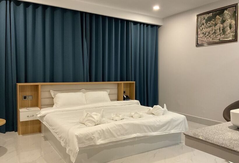 Nicos Hotel And Sky Bar