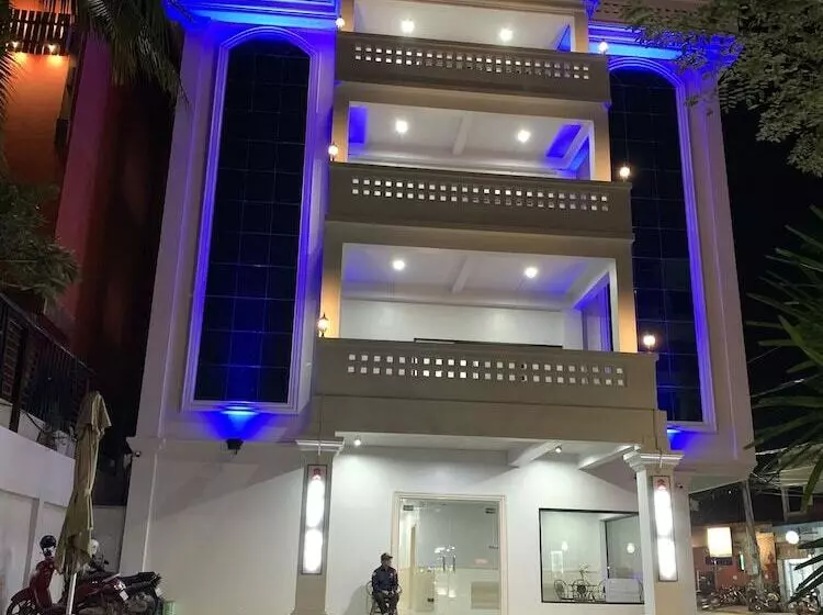 Nicos Hotel And Sky Bar