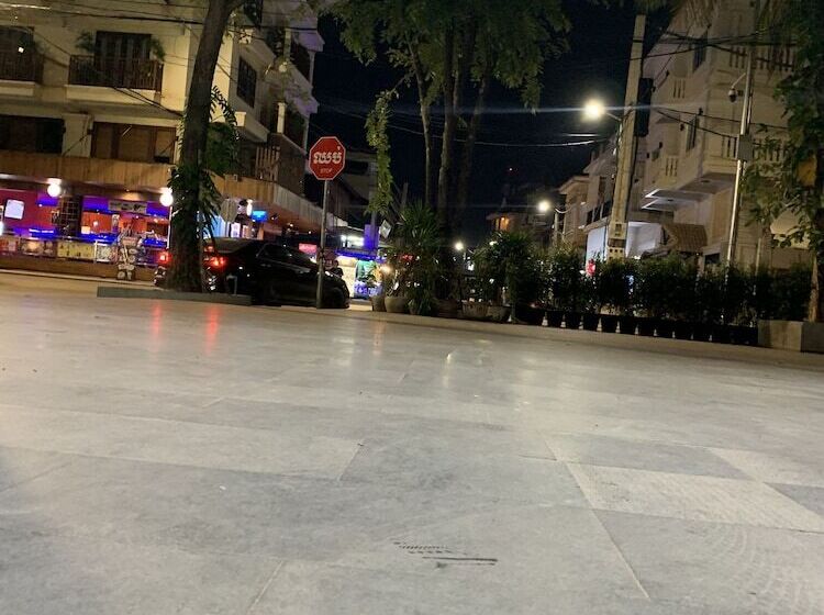 Nicos Hotel And Sky Bar