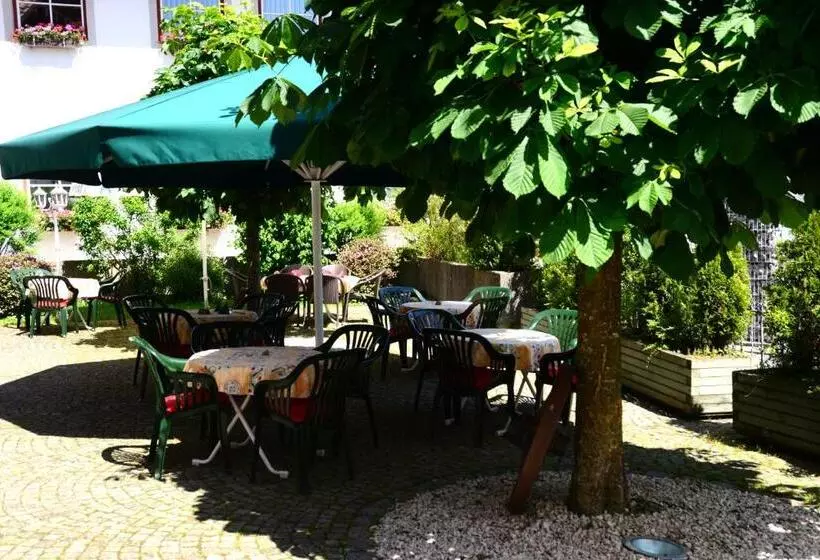 ユースホステル Gasthaus Sonne