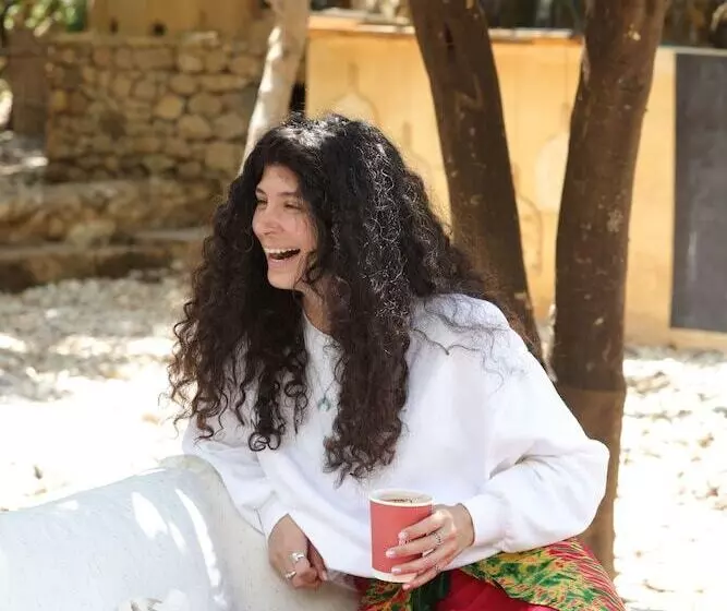 تختخواب و صبحانه Mayouli Nature Retreat