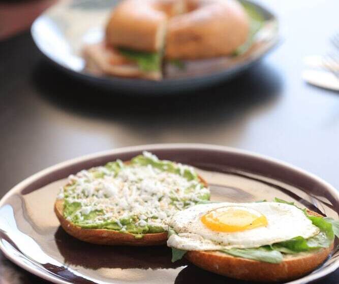 تختخواب و صبحانه Mayouli Nature Retreat