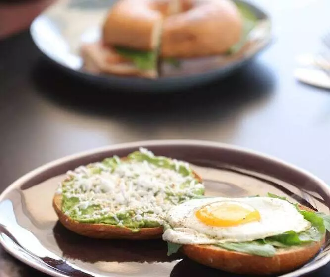 تختخواب و صبحانه Mayouli Nature Retreat