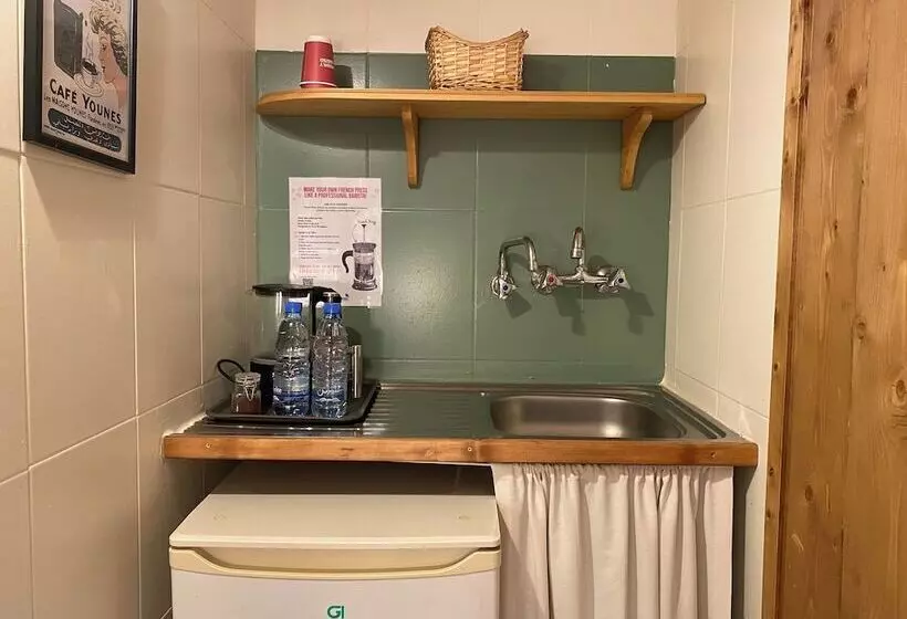 تختخواب و صبحانه Mayouli Nature Retreat