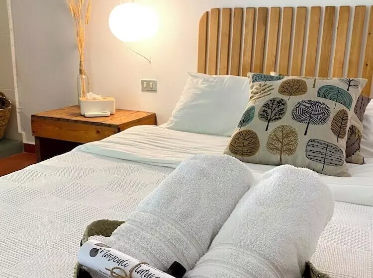 تختخواب و صبحانه Mayouli Nature Retreat