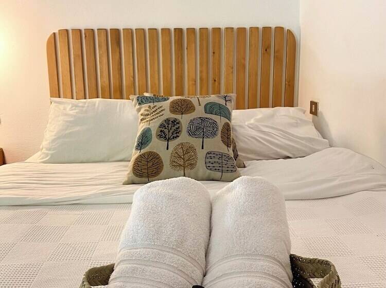 تختخواب و صبحانه Mayouli Nature Retreat