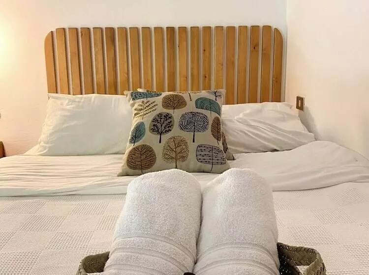 تختخواب و صبحانه Mayouli Nature Retreat