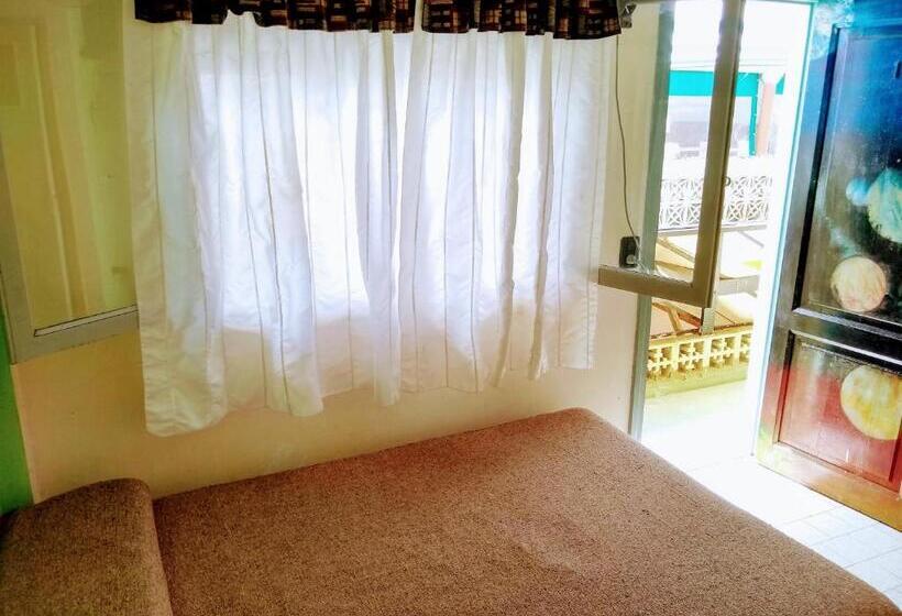 Отель Hostel Megaró