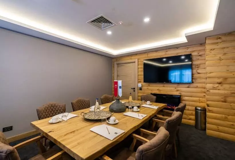 Hotelli Sarpi̇no Mountai̇n