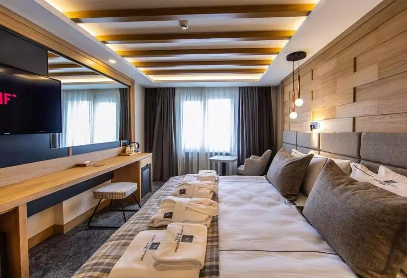 Hotelli Sarpi̇no Mountai̇n