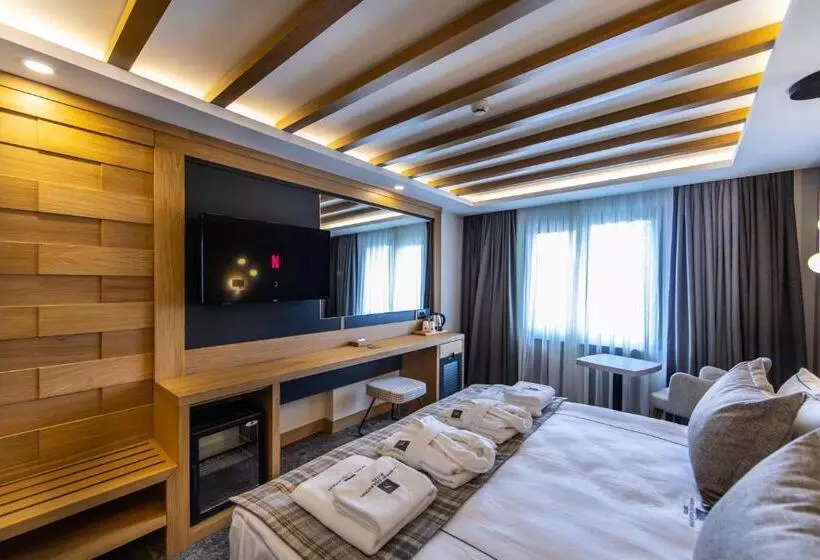 Hotelli Sarpi̇no Mountai̇n