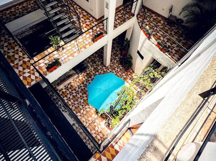 호텔 The Orange House